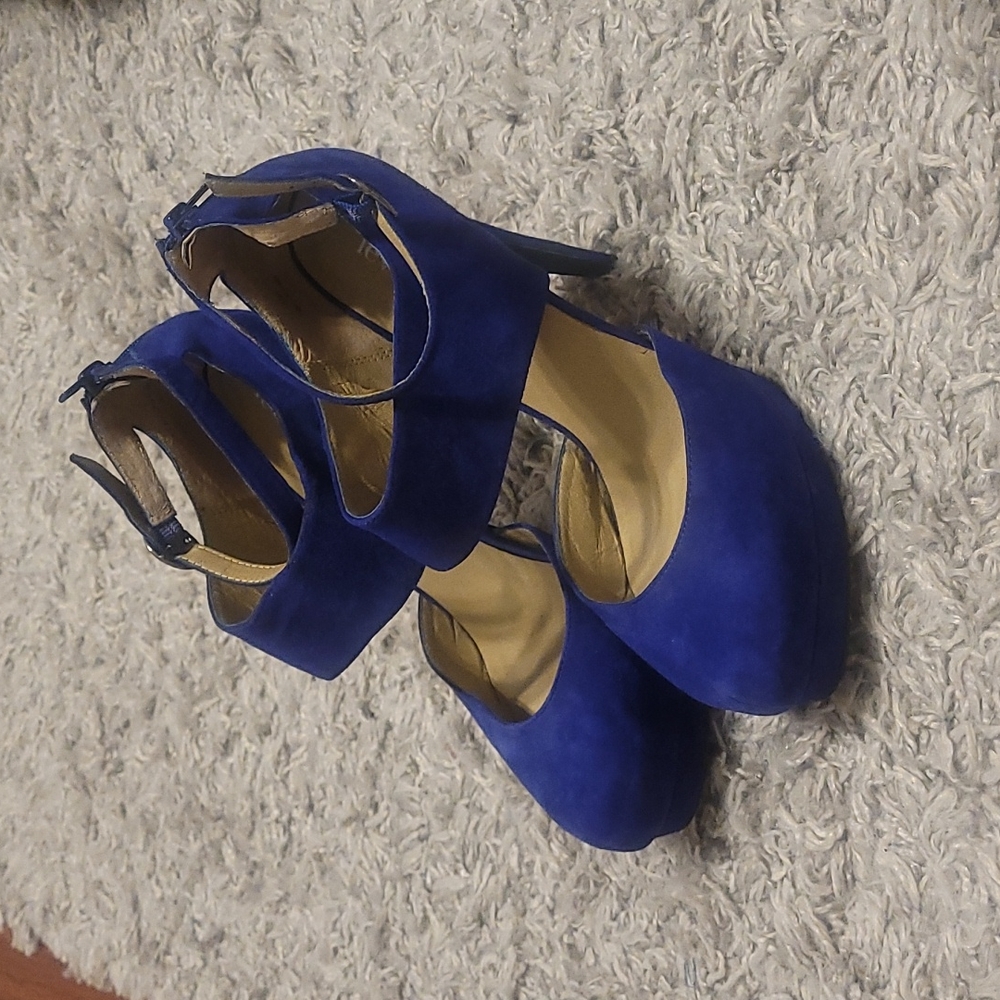 Levity heels